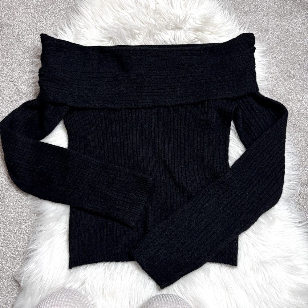 H&M black off-the-shoulder sweater